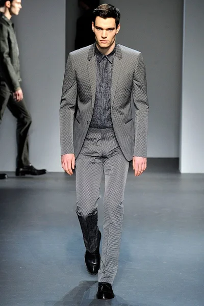 Look 13